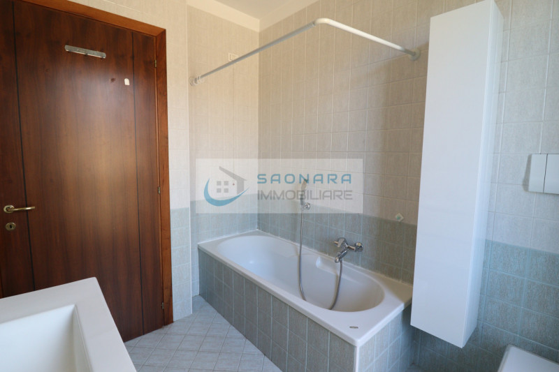 Villatora: appartamento al piano secondo di un fabbricato residenziale con negozi al piano terra ...