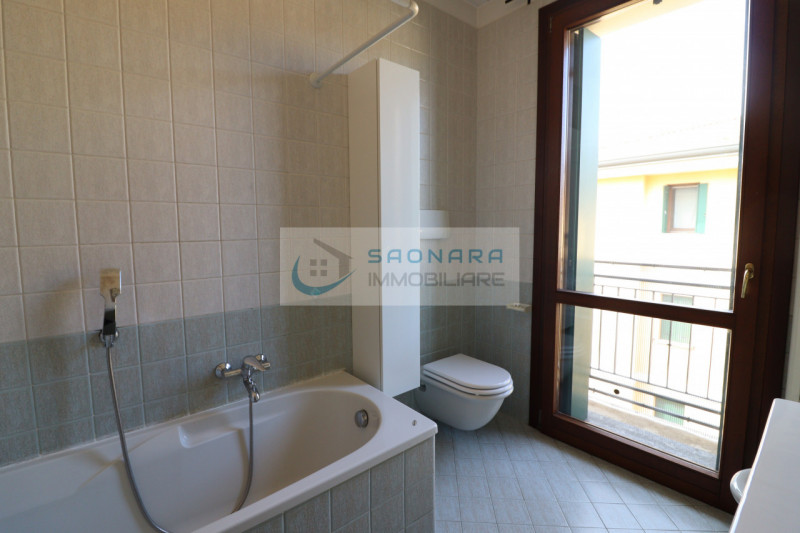 Villatora: appartamento al piano secondo di un fabbricato residenziale con negozi al piano terra ...