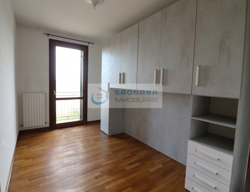 Villatora: appartamento al piano secondo di un fabbricato residenziale con negozi al piano terra ...