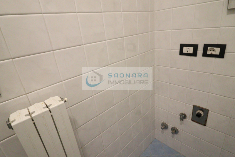 Villatora: appartamento al piano secondo di un fabbricato residenziale con negozi al piano terra ...