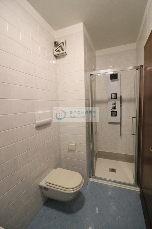 Villatora: appartamento al piano secondo di un fabbricato residenziale con negozi al piano terra ...