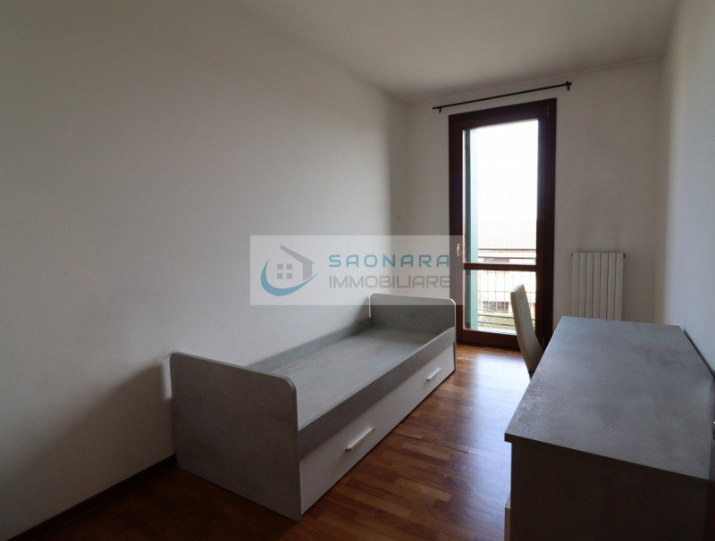 Villatora: appartamento al piano secondo di un fabbricato residenziale con negozi al piano terra ...