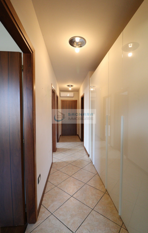 Villatora: appartamento al piano secondo di un fabbricato residenziale con negozi al piano terra ...