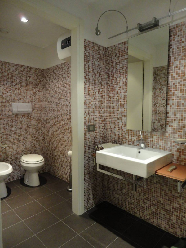 Riferimento per l'agenzia AU0128 Vigonza Zona Peraga. Affittasi ufficio arredato in centro direzi...