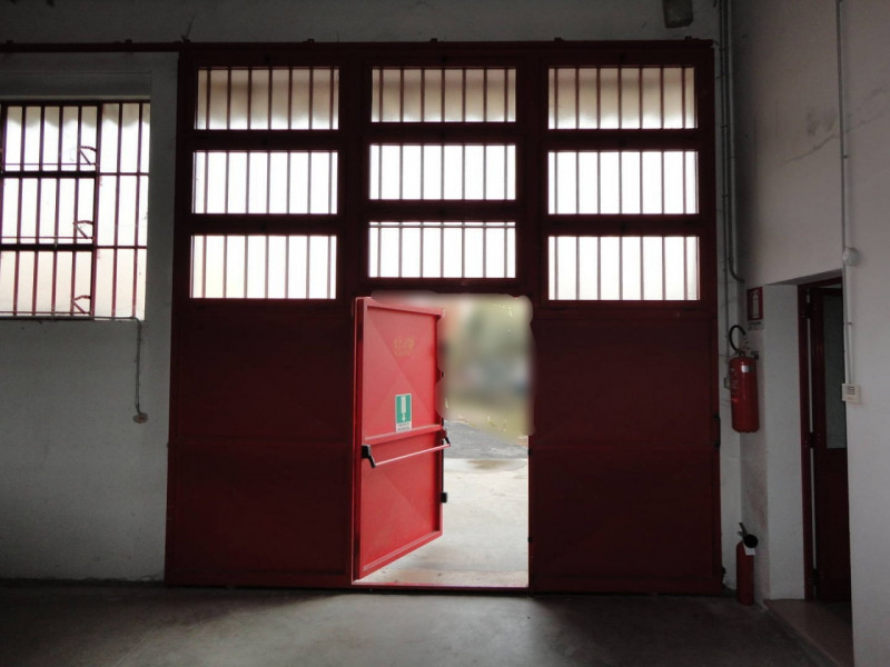 Riferimento per l'agenzia AC1004 VIGONZA Zona Peraga zona artigianale, affittasi porzione di capa...