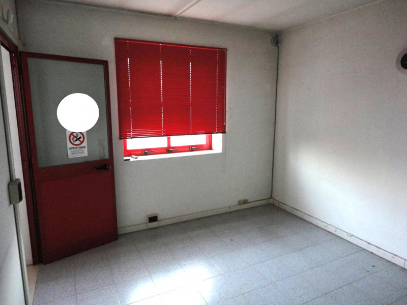 Riferimento per l'agenzia AC1004 VIGONZA Zona Peraga zona artigianale, affittasi porzione di capa...