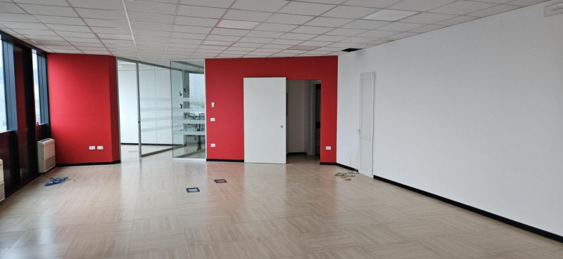 Riferimento per l'agenzia AU2153 PADOVA Zaona industriale Est. Proponiamo in locazione un moderno...