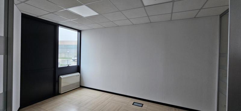 Riferimento per l'agenzia AU2153 PADOVA Zaona industriale Est. Proponiamo in locazione un moderno...