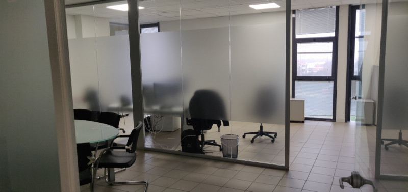 Cerchi un ampio ufficio per la tua attività? Scopri questo eccezionale spazio di lavoro situato n...
