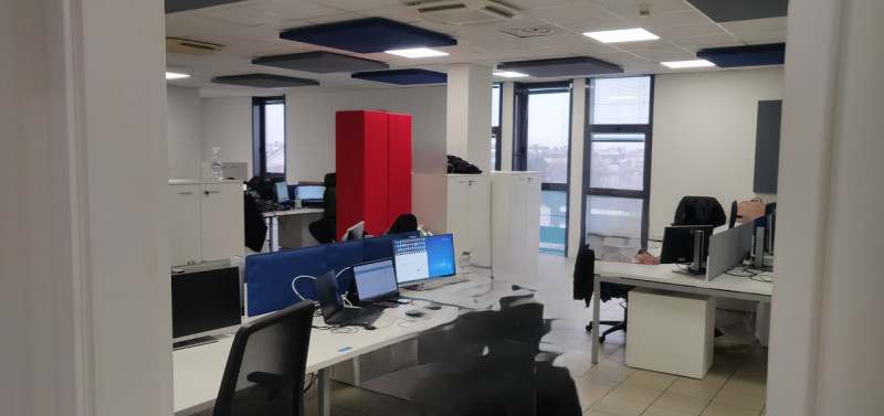 Cerchi un ampio ufficio per la tua attività? Scopri questo eccezionale spazio di lavoro situato n...