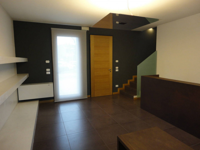 Riferimento per l'Agenzia AU2431 NOVENTA PADOVANA Zona Oltrebrenta. Ufficio su 2 piani di Mq 150 ...