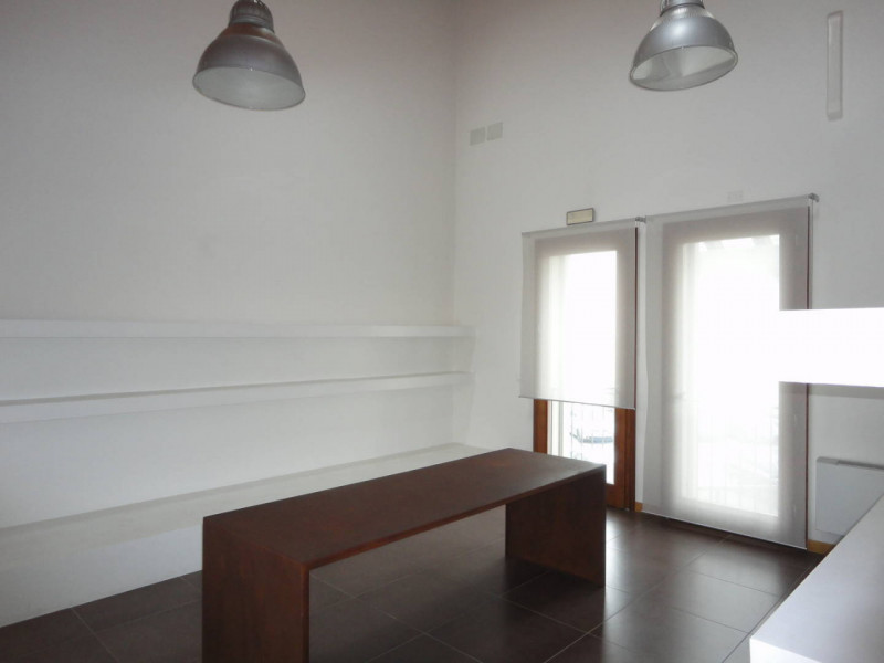 Riferimento per l'Agenzia AU2431 NOVENTA PADOVANA Zona Oltrebrenta. Ufficio su 2 piani di Mq 150 ...