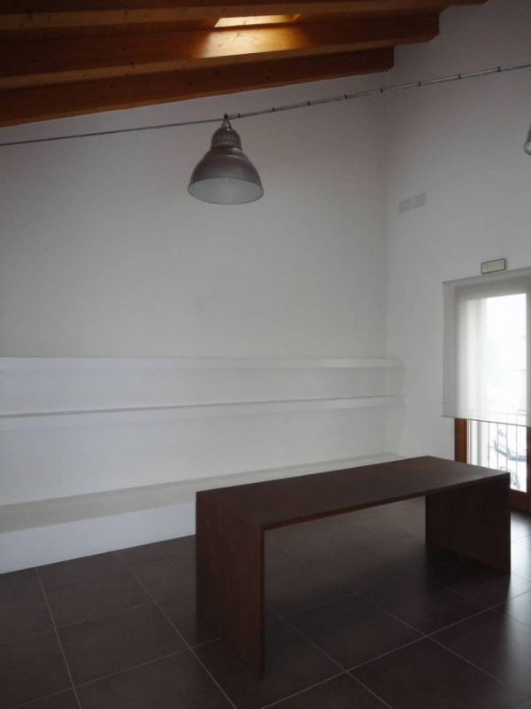 Riferimento per l'Agenzia AU2431 NOVENTA PADOVANA Zona Oltrebrenta. Ufficio su 2 piani di Mq 150 ...