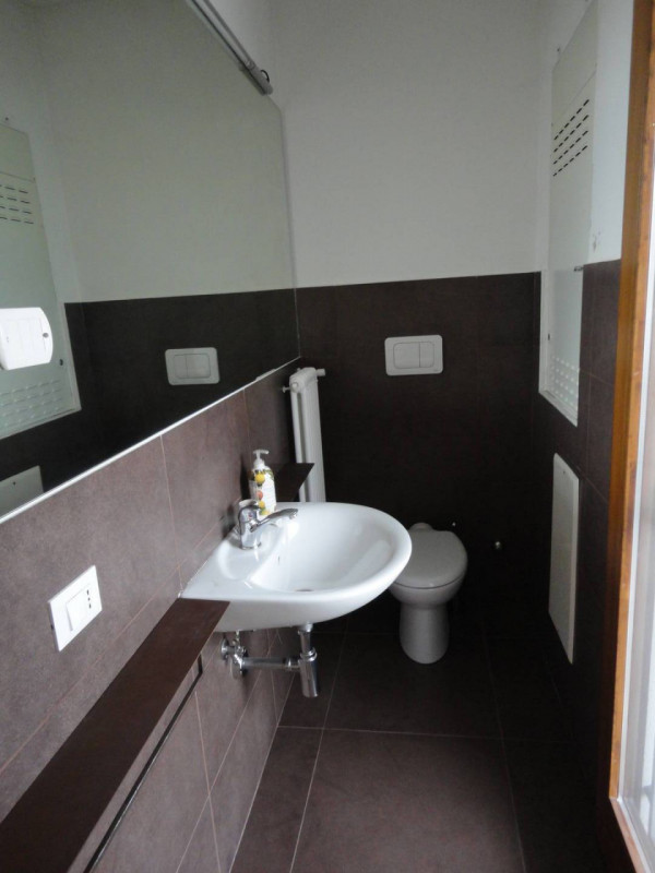 Riferimento per l'Agenzia AU2431 NOVENTA PADOVANA Zona Oltrebrenta. Ufficio su 2 piani di Mq 150 ...