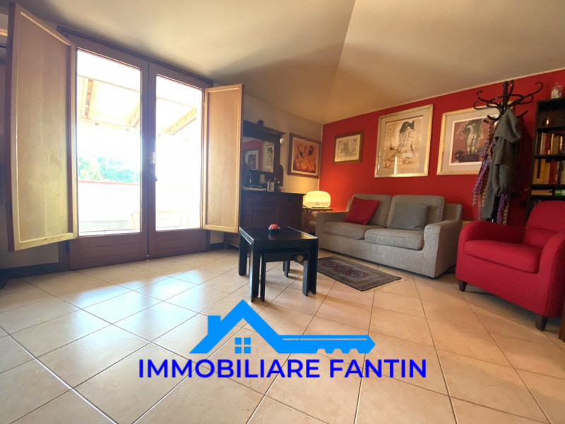 Rif RV16 Immobiliare Fantin propone in vendita a San Zeno, su contesto di piccole dimensioni e be...