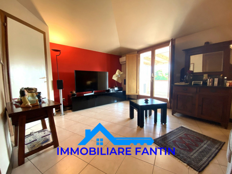 Rif RV16 Immobiliare Fantin propone in vendita a San Zeno, su contesto di piccole dimensioni e be...