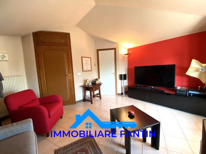Rif RV16 Immobiliare Fantin propone in vendita a San Zeno, su contesto di piccole dimensioni e be...