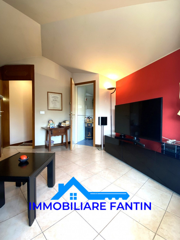 Rif RV16 Immobiliare Fantin propone in vendita a San Zeno, su contesto di piccole dimensioni e be...