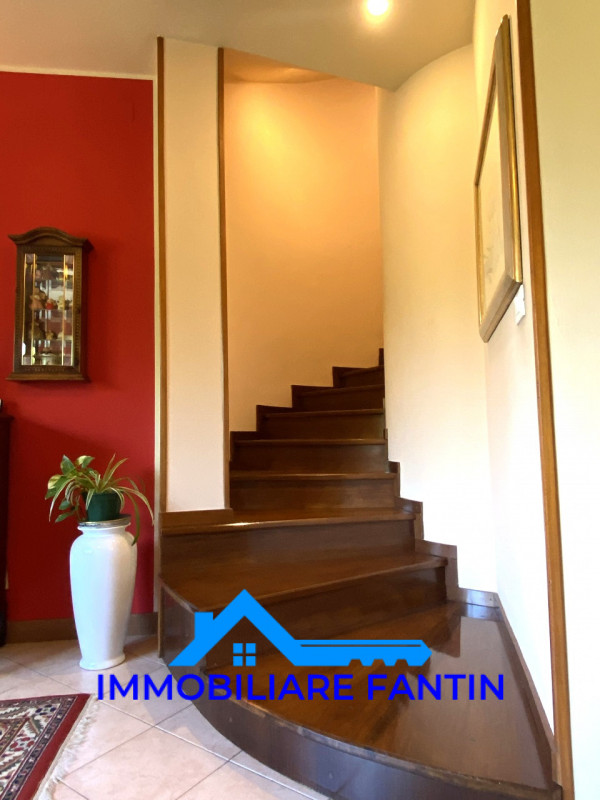 Rif RV16 Immobiliare Fantin propone in vendita a San Zeno, su contesto di piccole dimensioni e be...