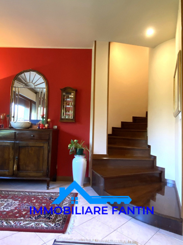 Rif RV16 Immobiliare Fantin propone in vendita a San Zeno, su contesto di piccole dimensioni e be...