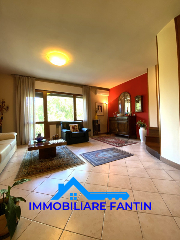 Rif RV16 Immobiliare Fantin propone in vendita a San Zeno, su contesto di piccole dimensioni e be...