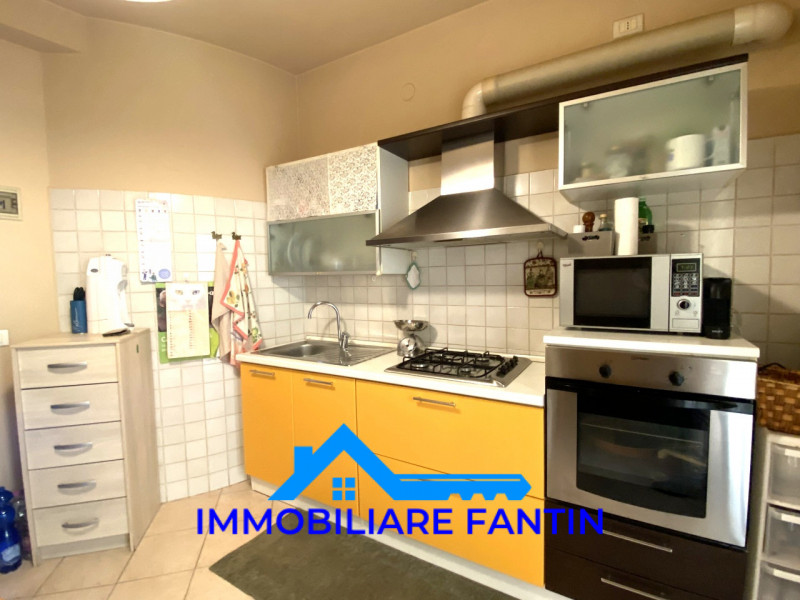 Rif RV16 Immobiliare Fantin propone in vendita a San Zeno, su contesto di piccole dimensioni e be...