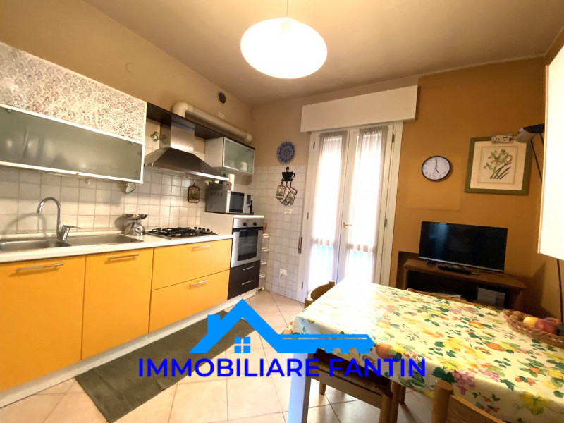 Rif RV16 Immobiliare Fantin propone in vendita a San Zeno, su contesto di piccole dimensioni e be...