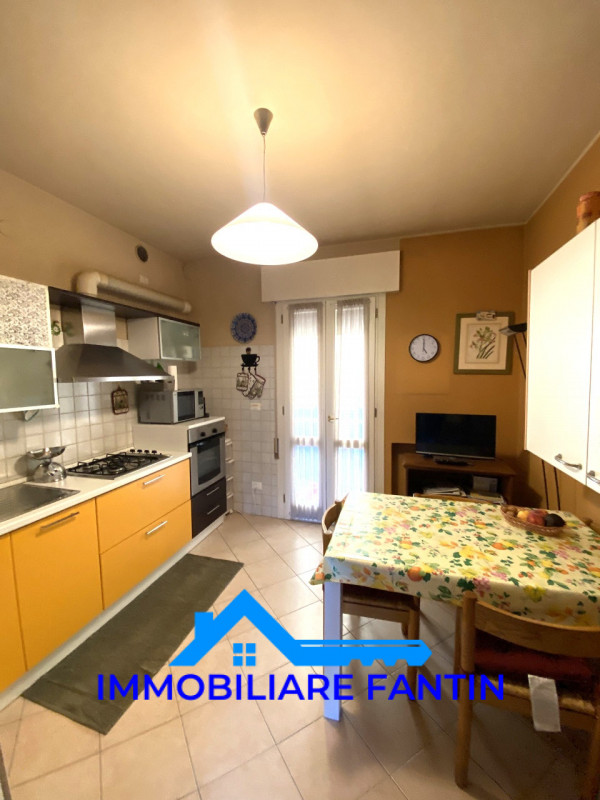 Rif RV16 Immobiliare Fantin propone in vendita a San Zeno, su contesto di piccole dimensioni e be...