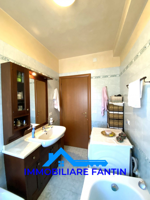 Rif RV16 Immobiliare Fantin propone in vendita a San Zeno, su contesto di piccole dimensioni e be...