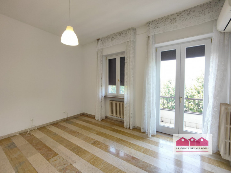 CENTRO STORICO: IN ZTL COMODA ALL'USCITA E ALL'INGRESSO DELLA ZONA PEDONALE, PROPONIAMO SPLENDIDO...