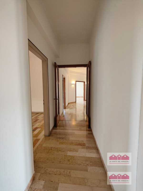 CENTRO STORICO: IN ZTL COMODA ALL'USCITA E ALL'INGRESSO DELLA ZONA PEDONALE, PROPONIAMO SPLENDIDO...