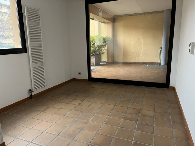 Padova (PD): Nel cuore del quartiere di Mortise, proponiamo negozio di 80 m² calpestabili sito in...