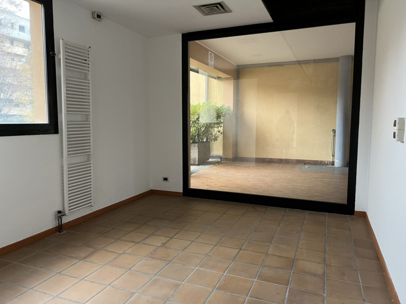 Padova (PD): Nel cuore del quartiere di Mortise, proponiamo negozio di 80 m² calpestabili sito in...