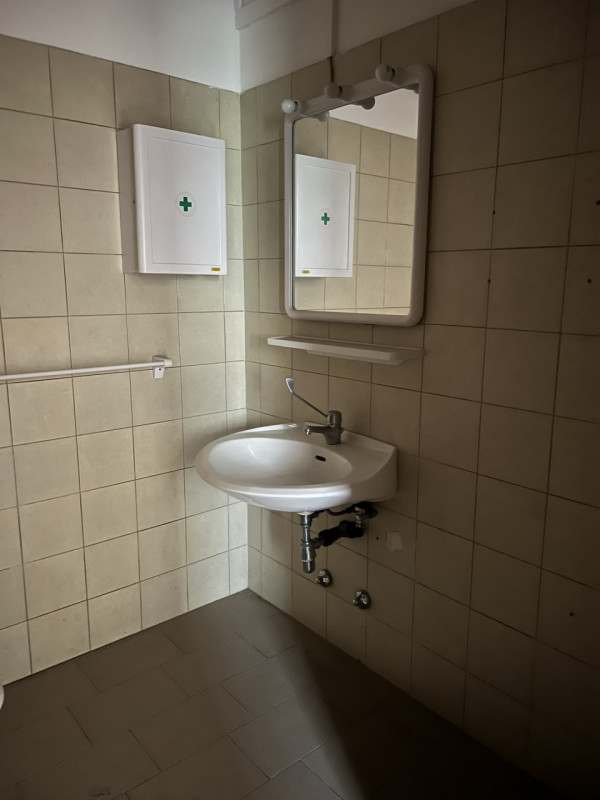 Padova (PD): Nel cuore del quartiere di Mortise, proponiamo negozio di 80 m² calpestabili sito in...