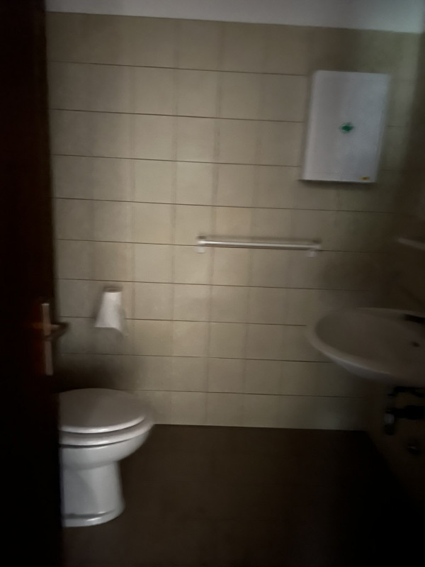 Padova (PD): Nel cuore del quartiere di Mortise, proponiamo negozio di 80 m² calpestabili sito in...