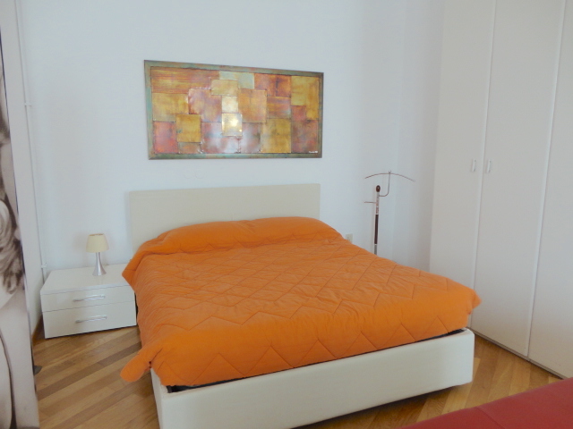 In un signorile palazzo nei pressi della Specola, a due passi dal centro storico e contemporaneam...
