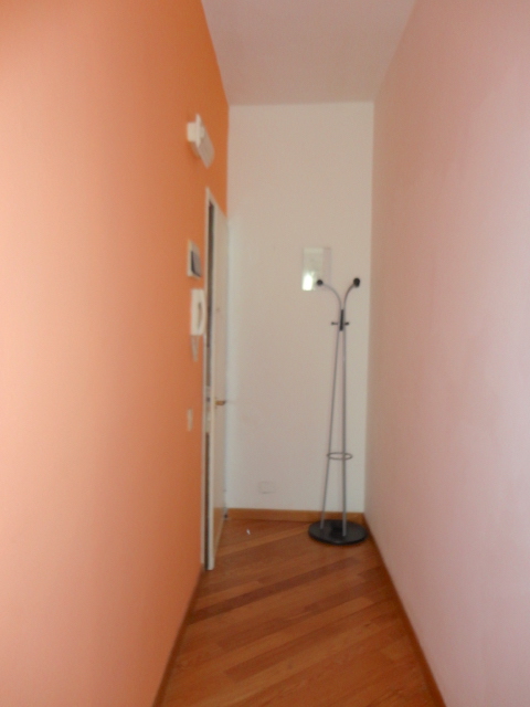 In un signorile palazzo nei pressi della Specola, a due passi dal centro storico e contemporaneam...