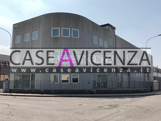 GRISIGNANO DI ZOCCO - In zona industriale, proponiamo un ampio ufficio di 455 mq, libero da subit...