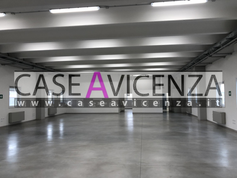 GRISIGNANO DI ZOCCO - In zona industriale, proponiamo un ampio ufficio di 455 mq, libero da subit...