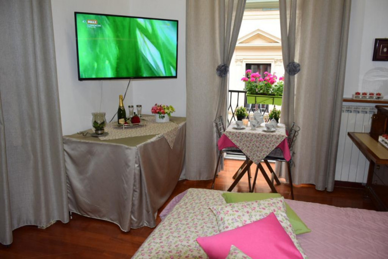 Napoli Affitto Appartamento trilocale