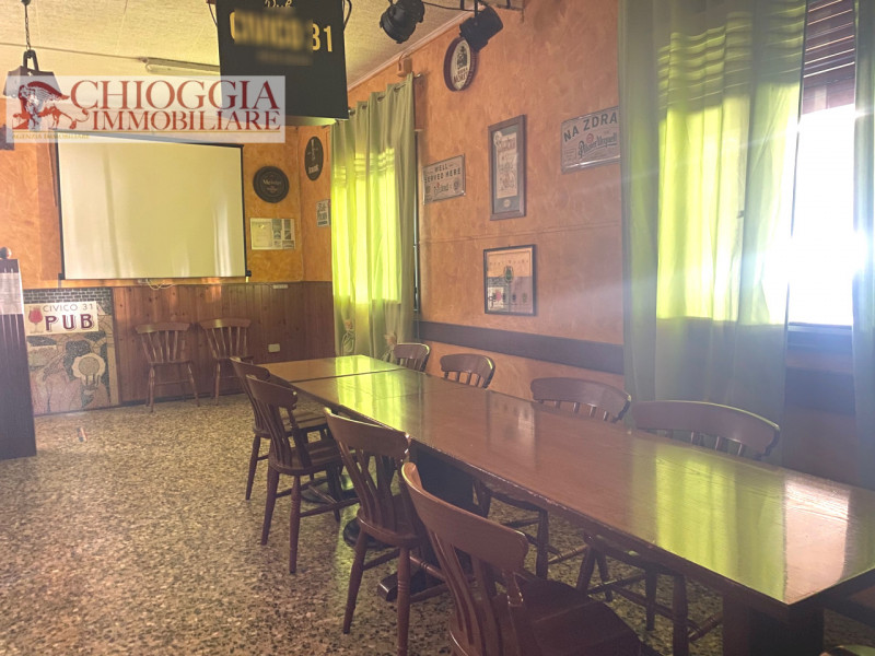 RIF.932 - In centro a Civè, affacciato sulla via principale e a due passi dalla chiesa, proponiam...