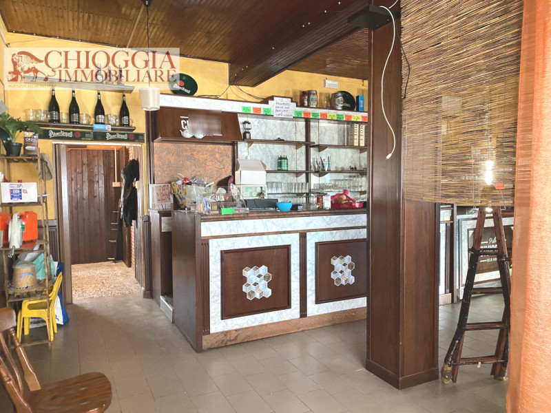 RIF.932 - In centro a Civè, affacciato sulla via principale e a due passi dalla chiesa, proponiam...