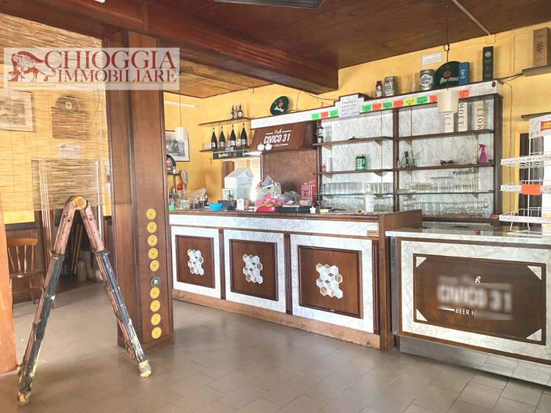 RIF.932 - In centro a Civè, affacciato sulla via principale e a due passi dalla chiesa, proponiam...