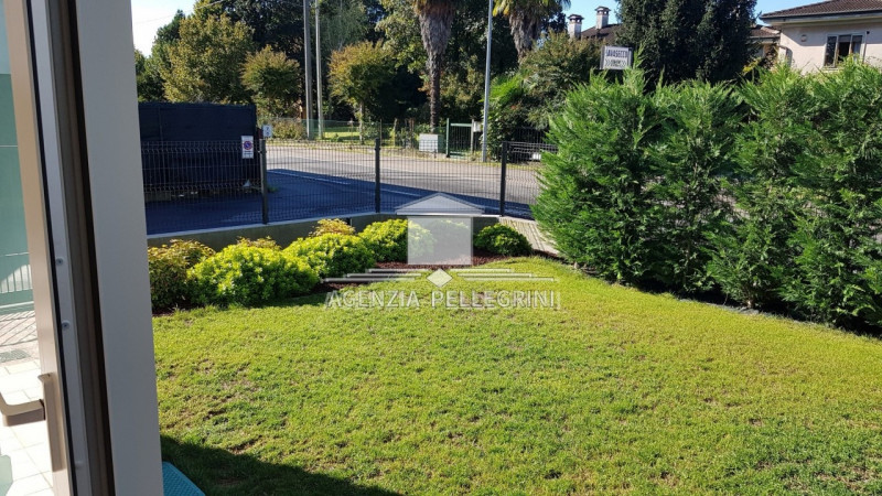 QUINTO VICENTINO, bright three-bedroomS apartment for rent with garden, on the ground floor of a ...