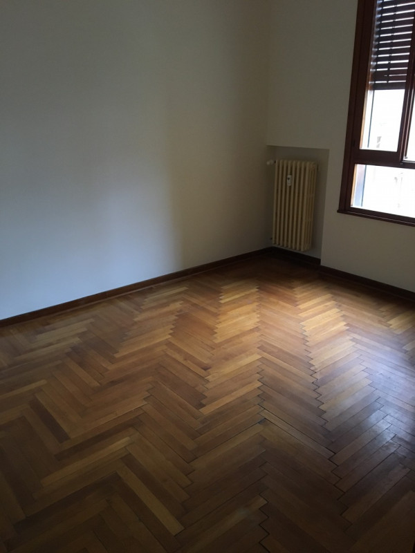 CENTRALISSIMO - APPARTAMENTO DI MQ. 170 AL SECONDO PIANO CON ASCENSORE SITUATO NELLA VIA PEDONALE...