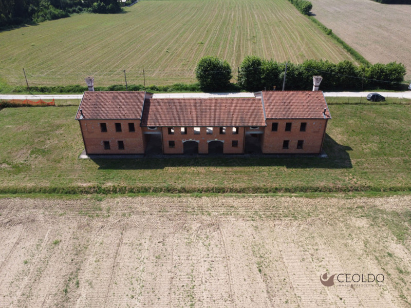 VIGONZA-Peraga-: a due passi dal parco di "Villa Bettanini" e immersa nella campagna vigontina, q...