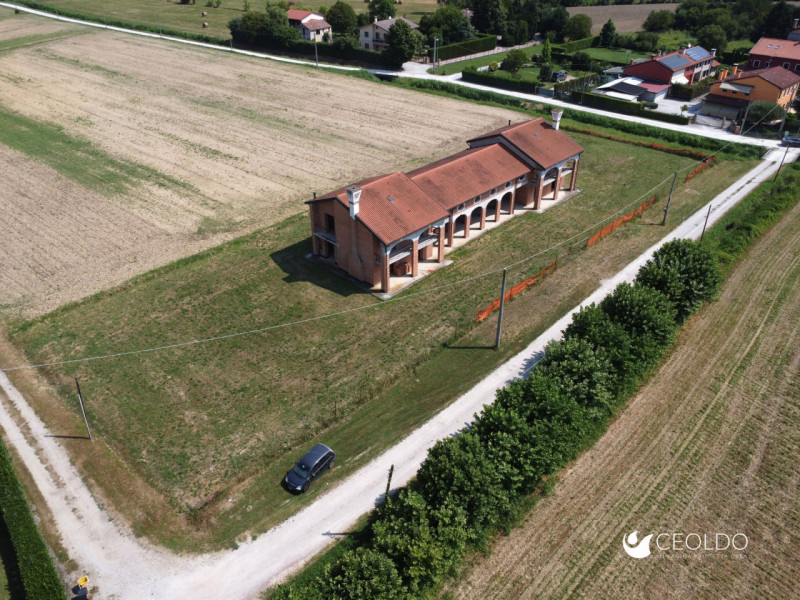 VIGONZA-Peraga-: a due passi dal parco di "Villa Bettanini" e immersa nella campagna vigontina, q...
