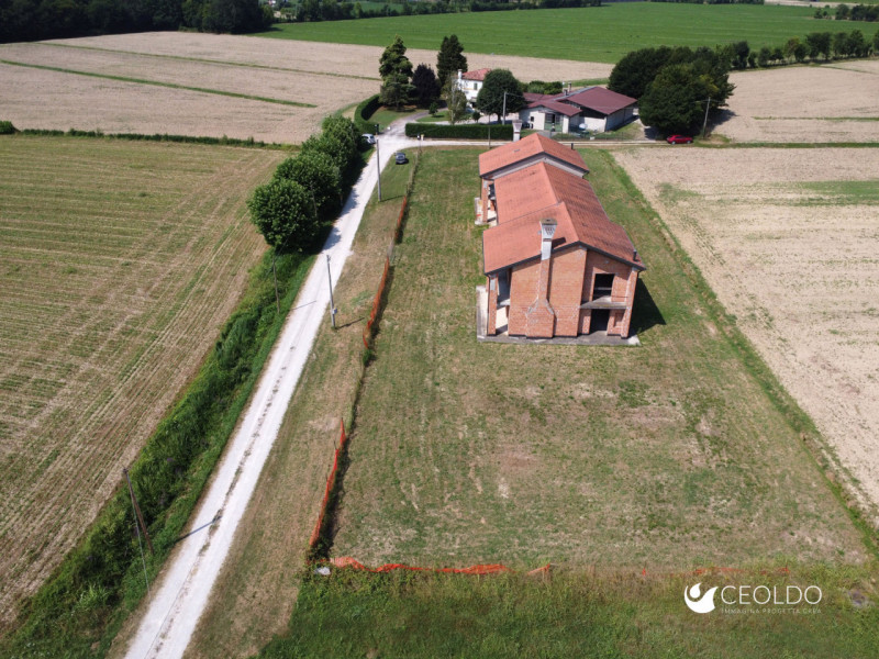 VIGONZA-Peraga-: a due passi dal parco di "Villa Bettanini" e immersa nella campagna vigontina, q...