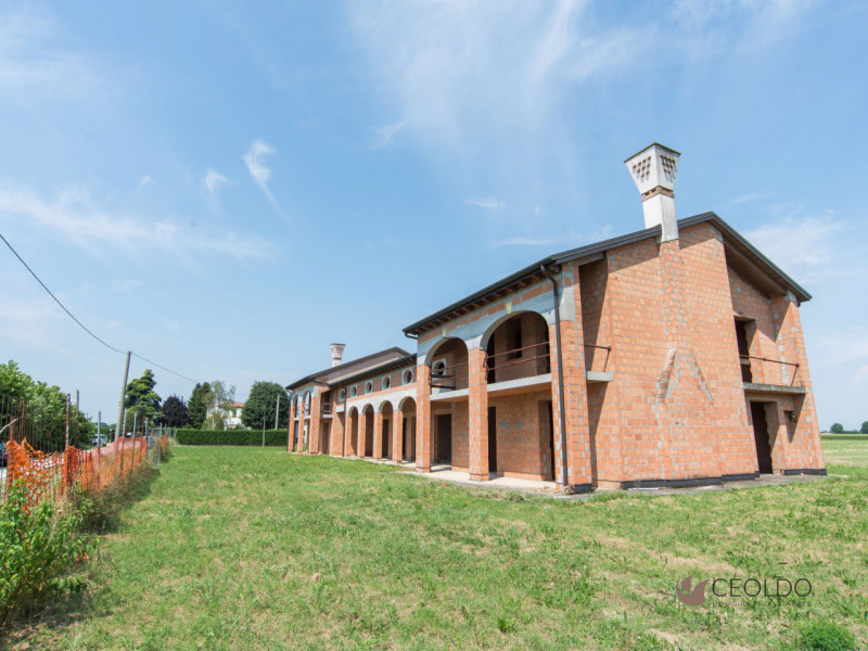 VIGONZA-Peraga-: a due passi dal parco di "Villa Bettanini" e immersa nella campagna vigontina, q...