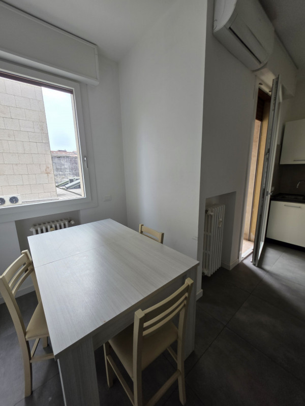 Nel prestigioso contesto del Centro Storico di Padova, a pochi passi da Piazza Insurrezione e dal...